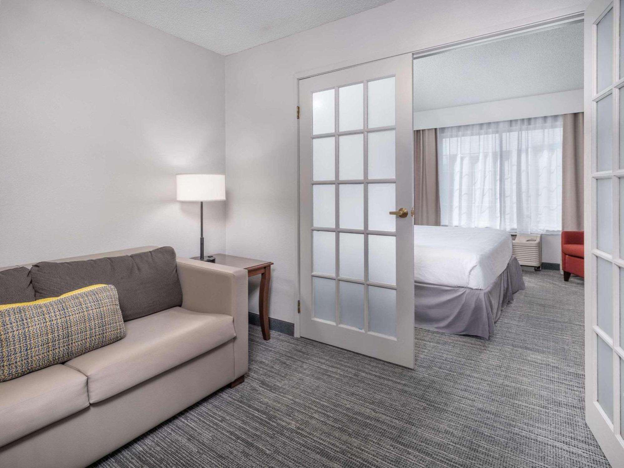 Country & By Radisson, Toledo, Oh 2* Maumee