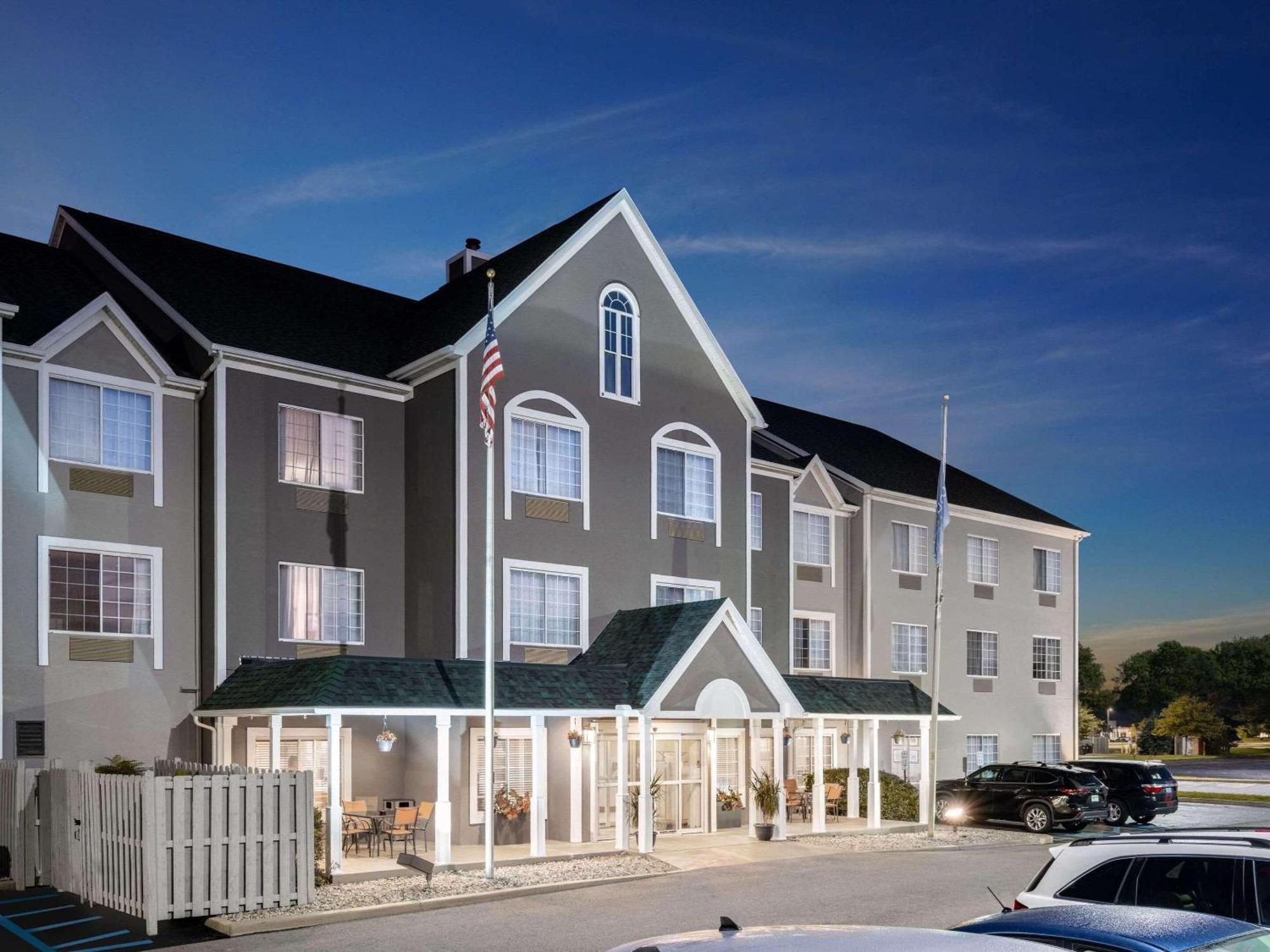 Country & By Radisson, Toledo, Oh Hotel 2*